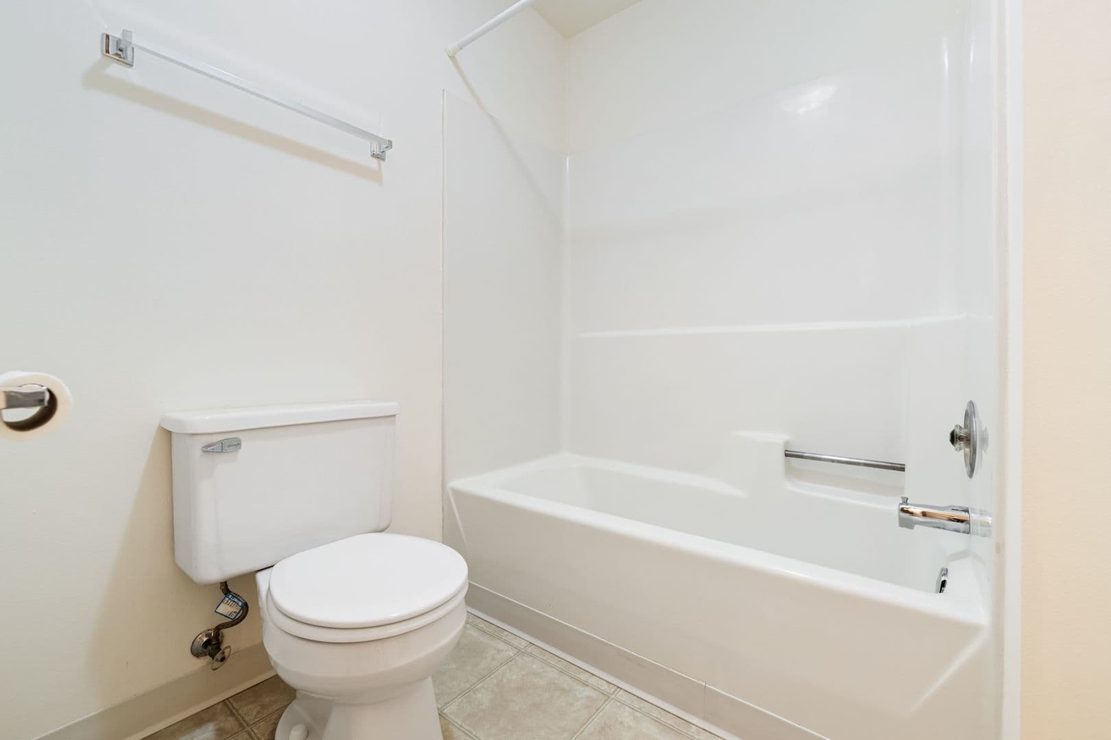 Menomonee Falls Apartment: N83 W13696 Fond du Lac Ave