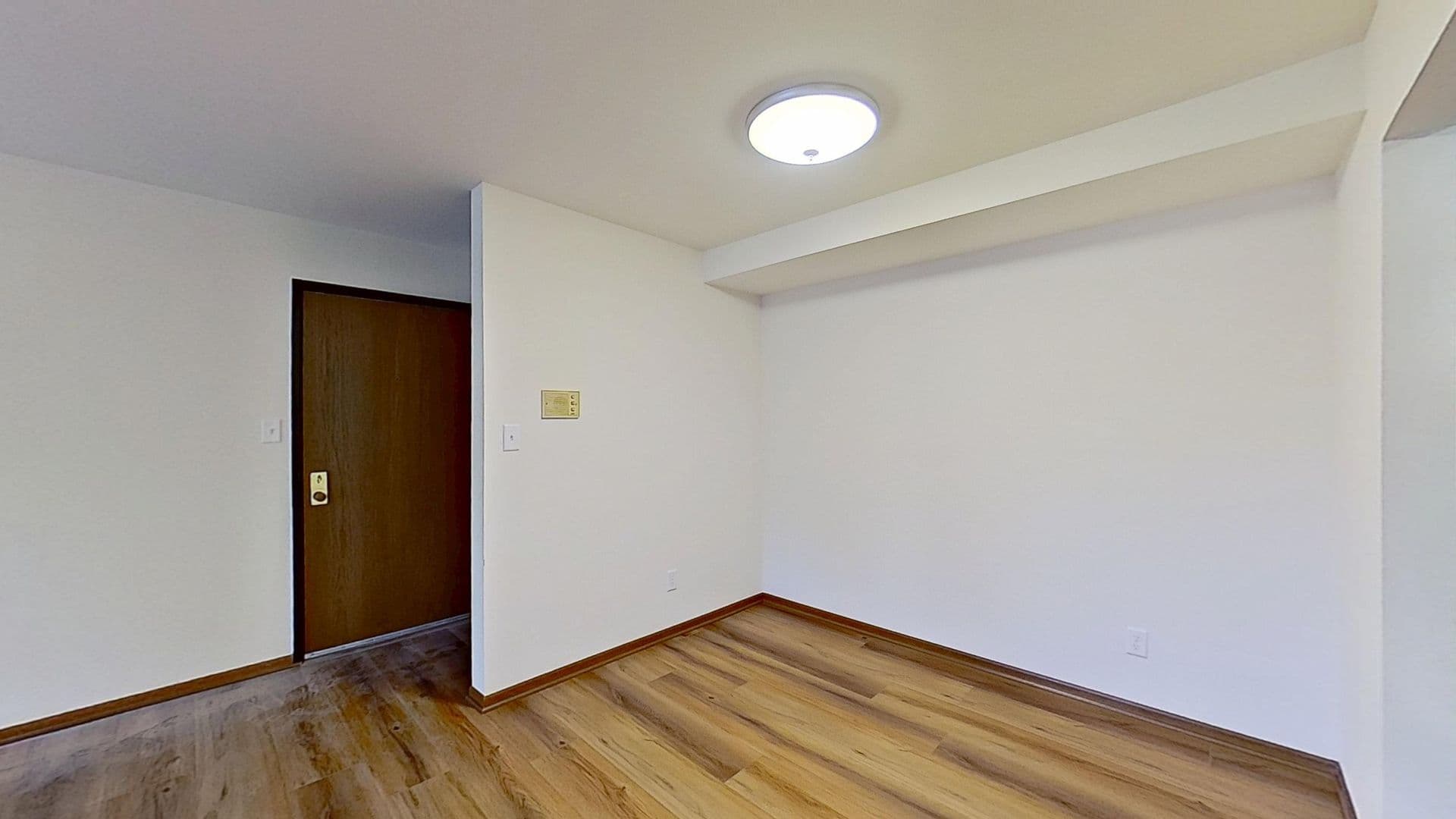 Menomonee Falls Apartment: N83 W13704 Fond du Lac Ave