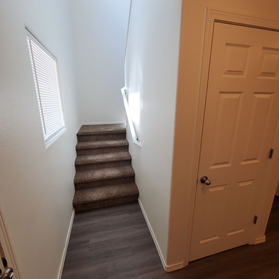 Monmouth Apartment: Meadow Ridge Ave