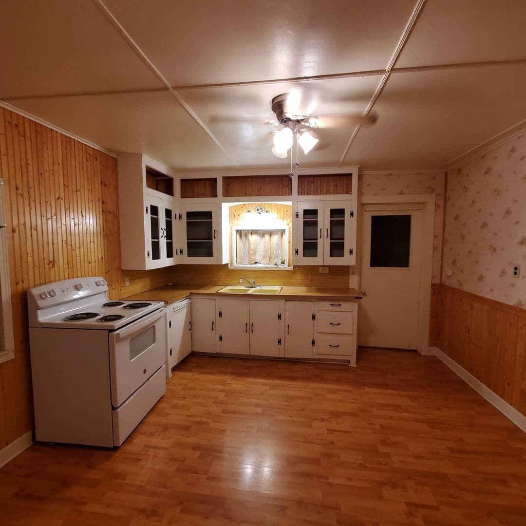 Brownsville House: 199 Locust Ave