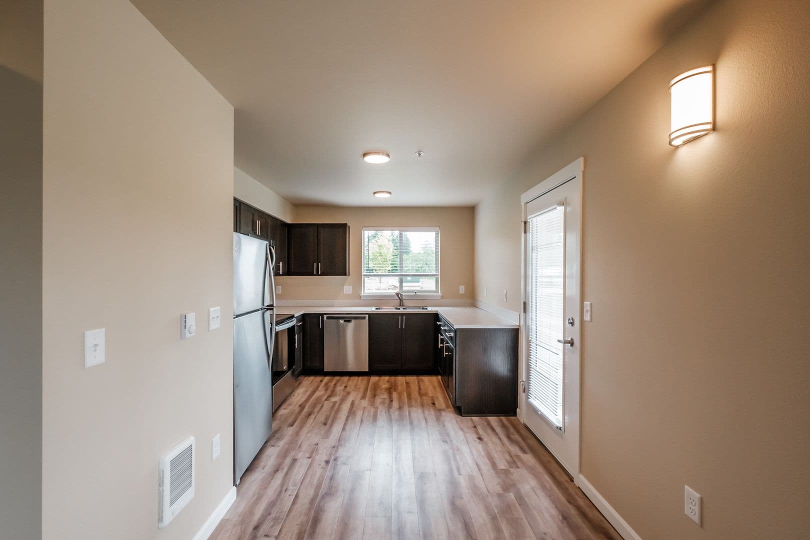 Sweet Home Apartment: 1200 38th Ave