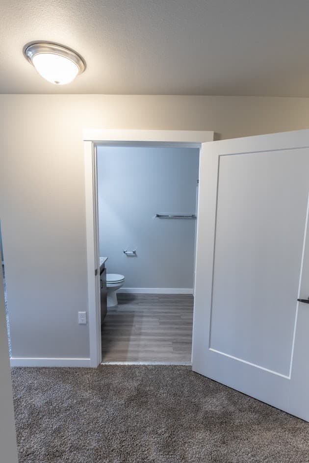 McMinnville Apartment: 240 NE Fircrest Drive #105