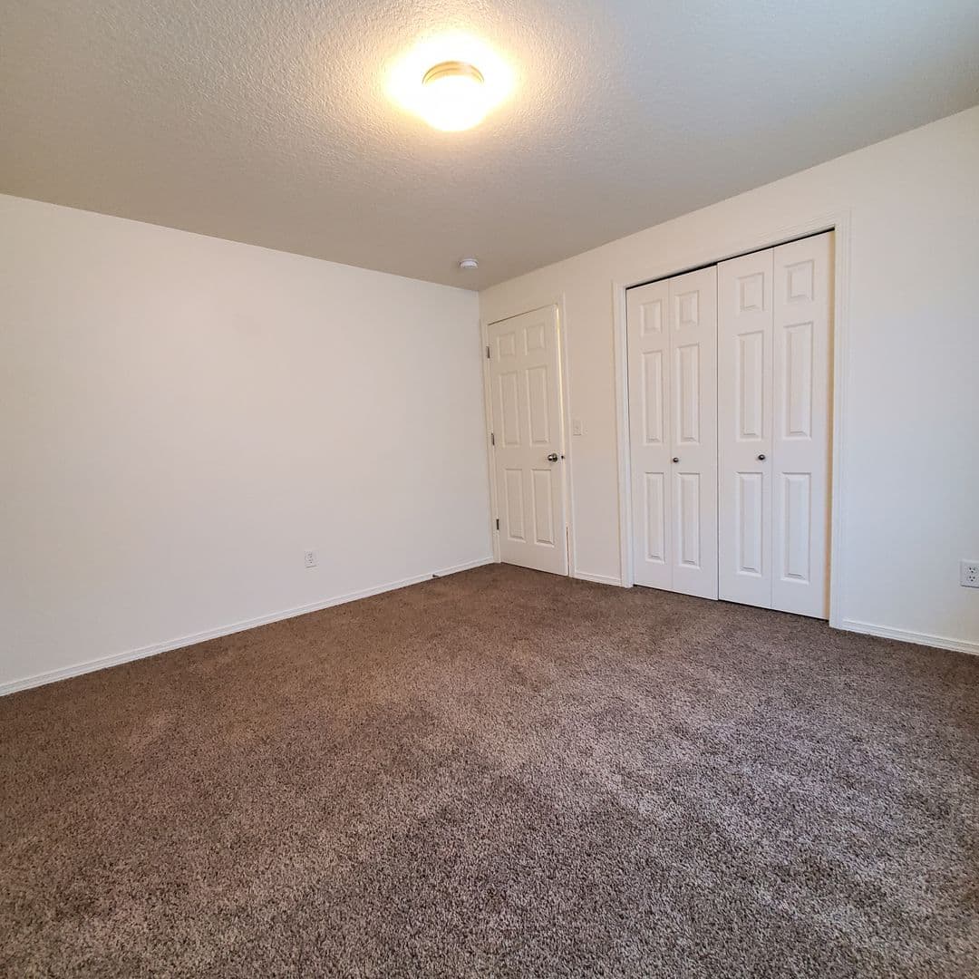 Monmouth Apartment: Meadow Ridge Ave