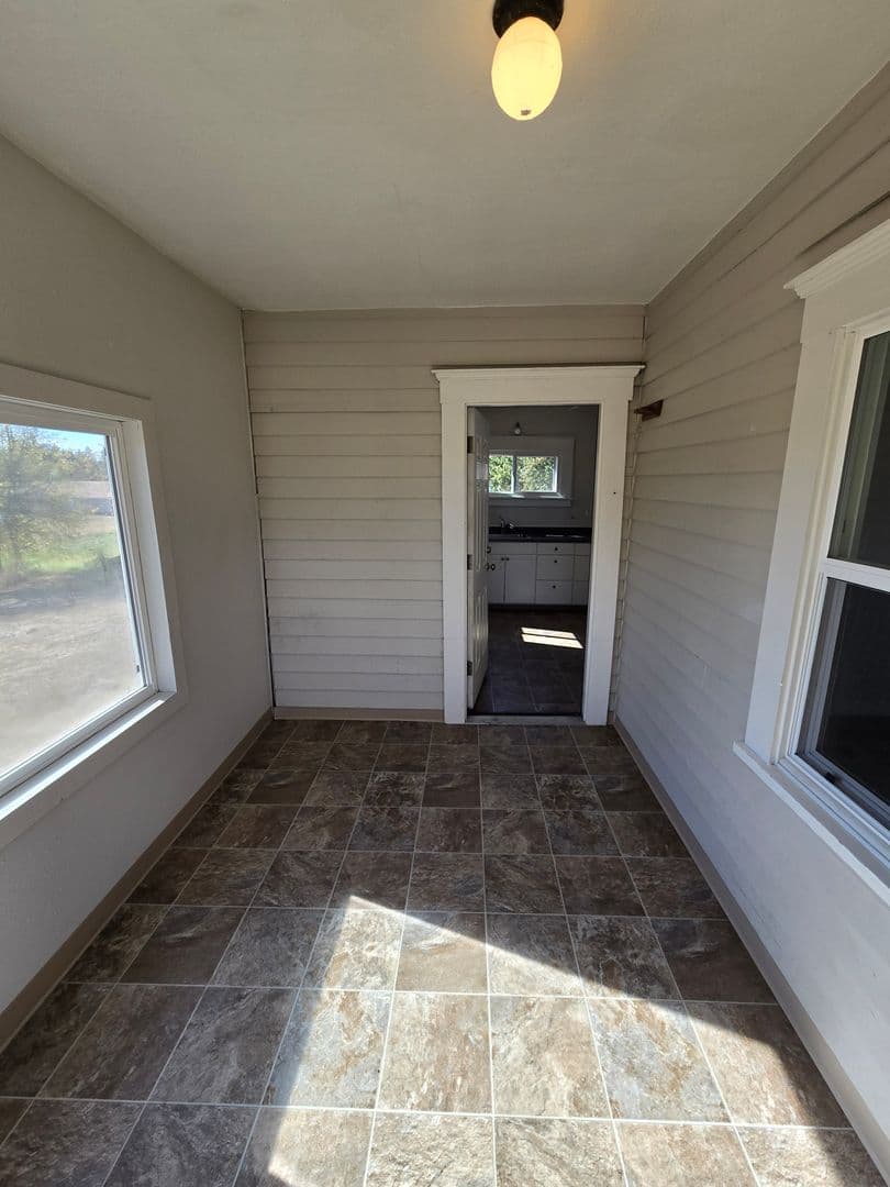 Albany House: 29626 Highway 34 SW