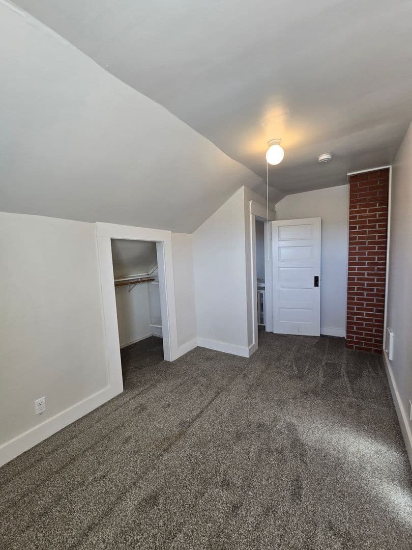 Albany House: 29626 Highway 34 SW