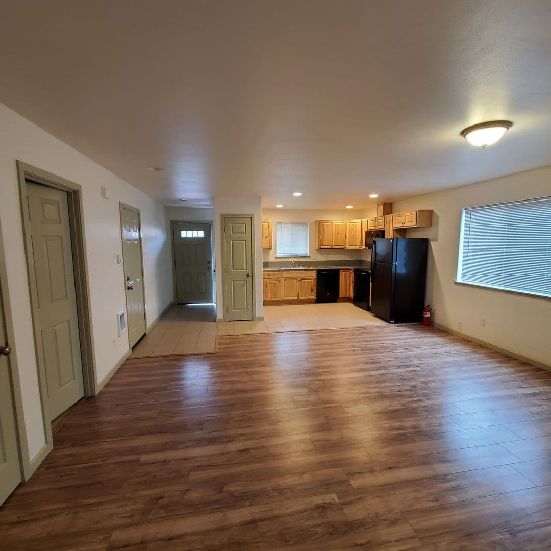 Lebanon Apartment: 2711 & 2713 Birch St.