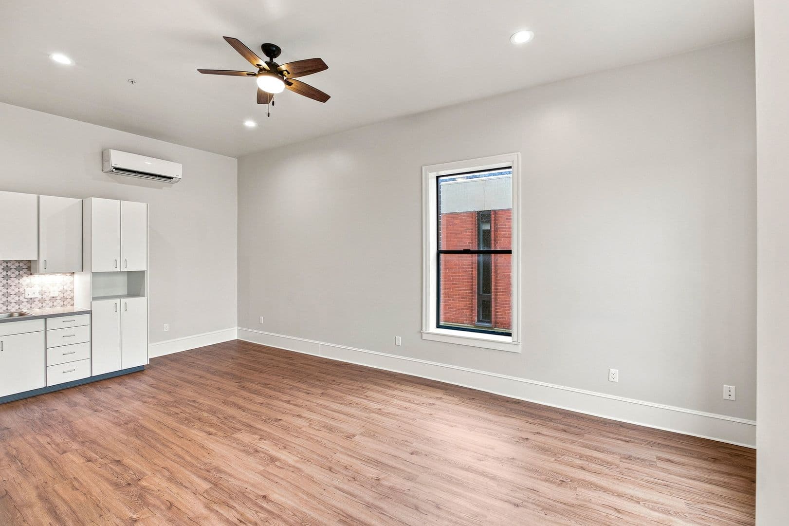 Salem Apartment: 440 State St #220