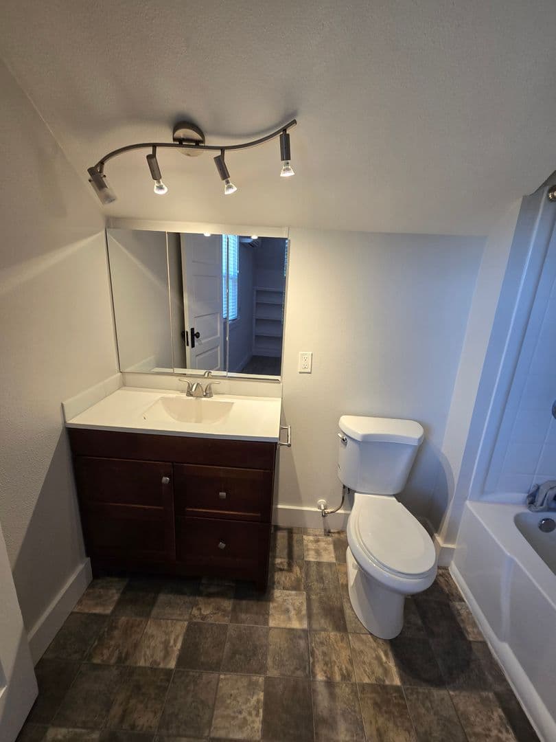 Albany House: 29626 Highway 34 SW