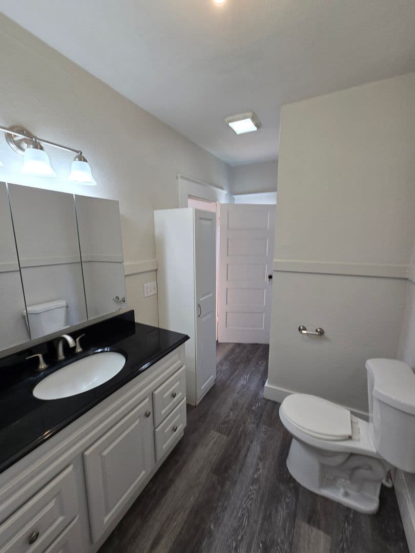 Albany House: 29626 Highway 34 SW