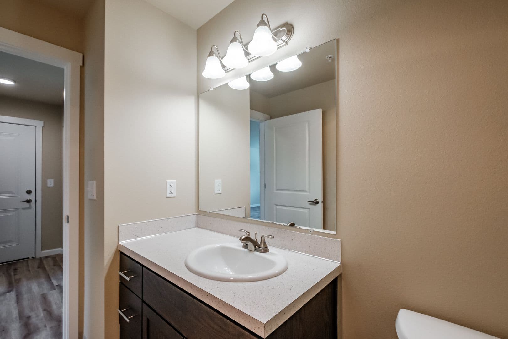 Sweet Home Apartment: 1200 38th Ave