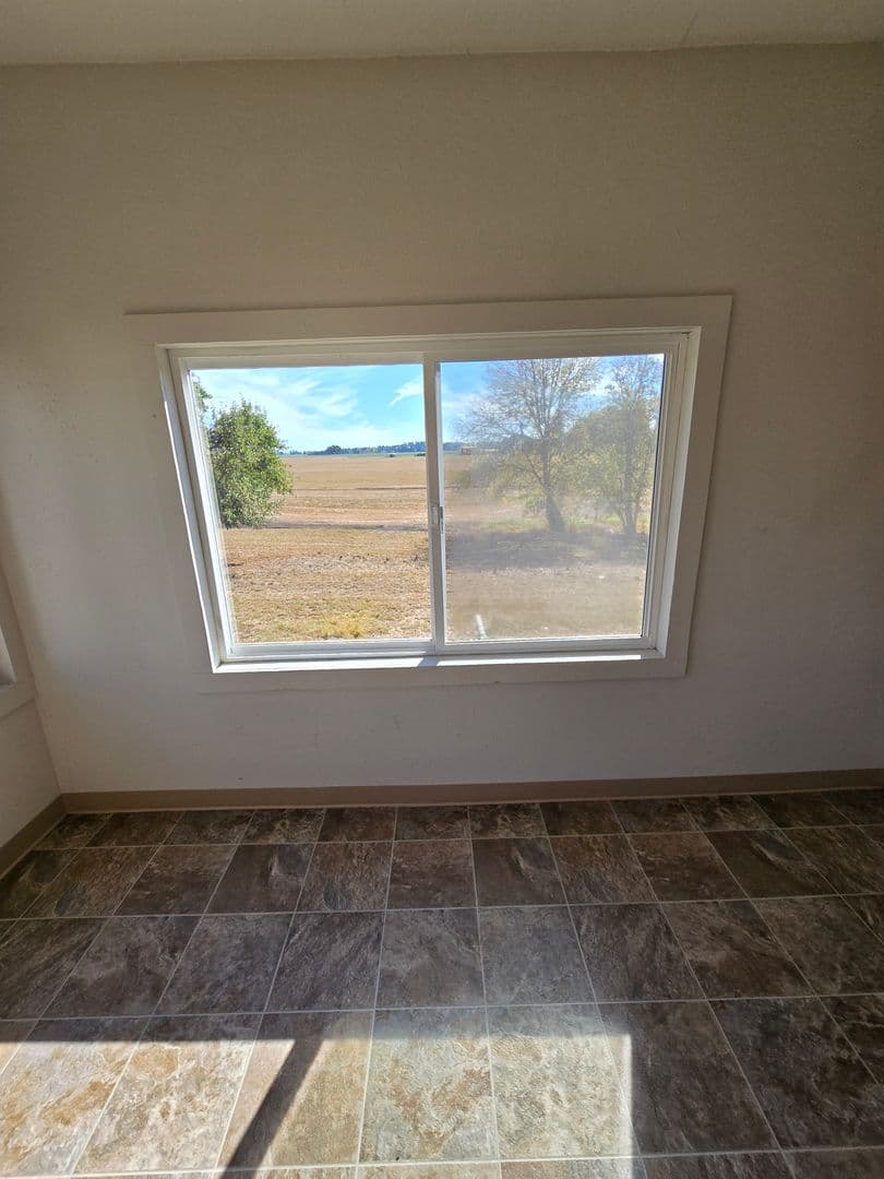 Albany House: 29626 Highway 34 SW