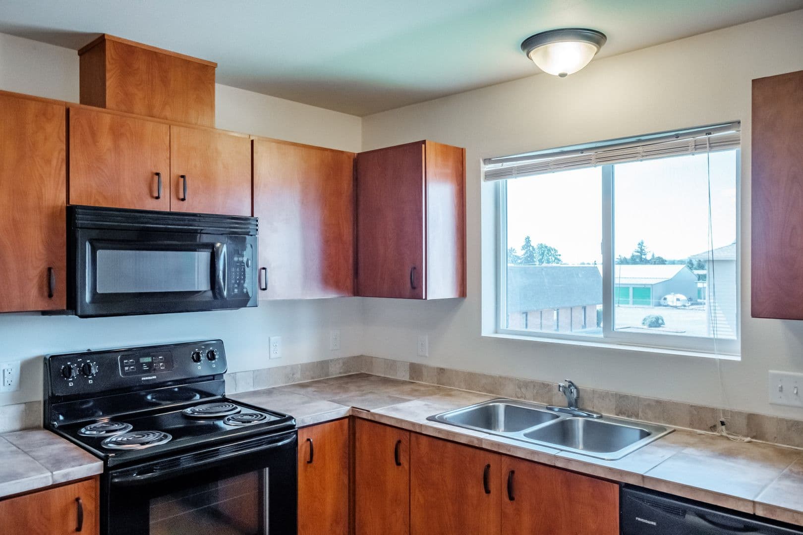 Salem Apartment: 4470 Conser Way NE