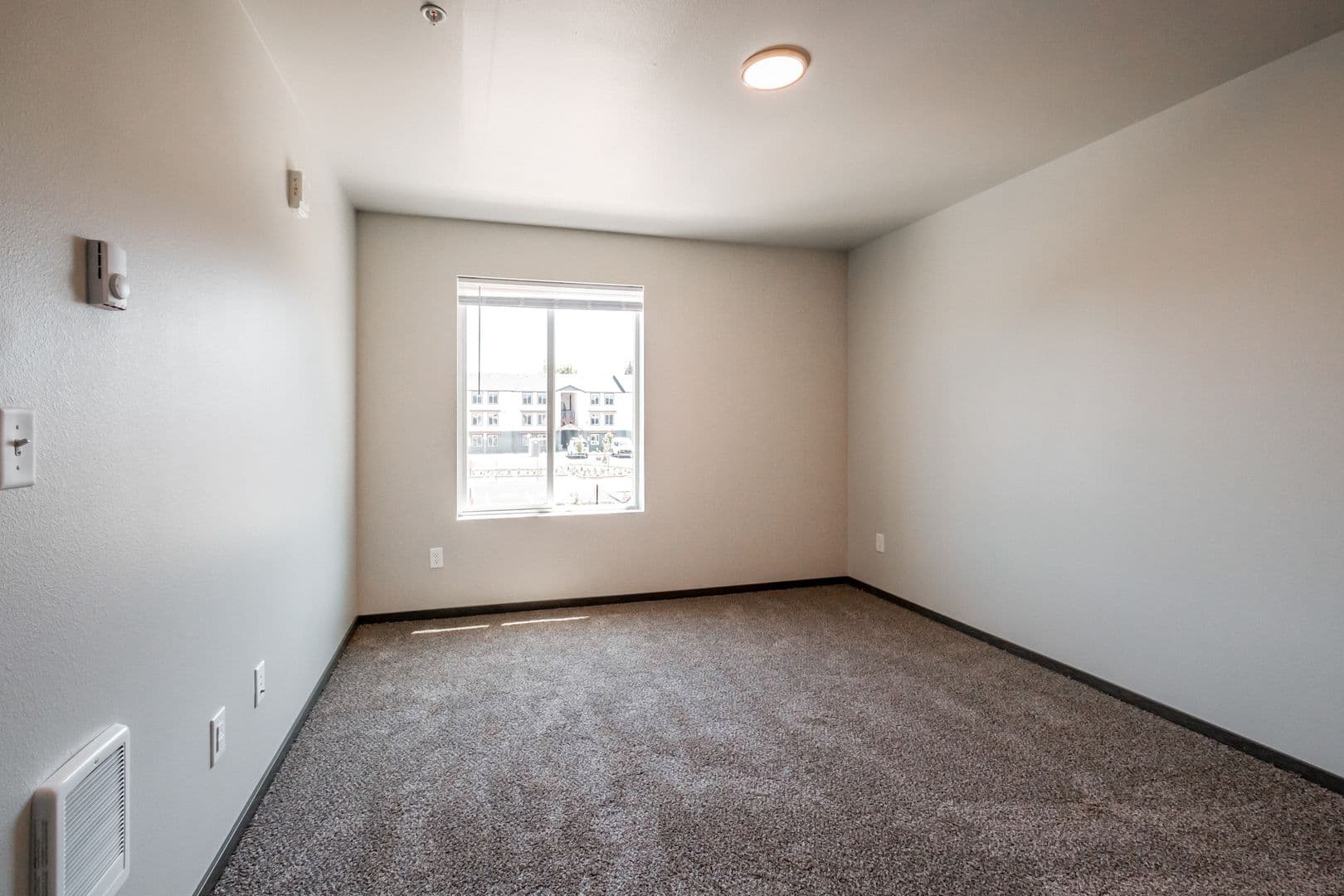 Salem Apartment: 4712 Silverton Rd NE