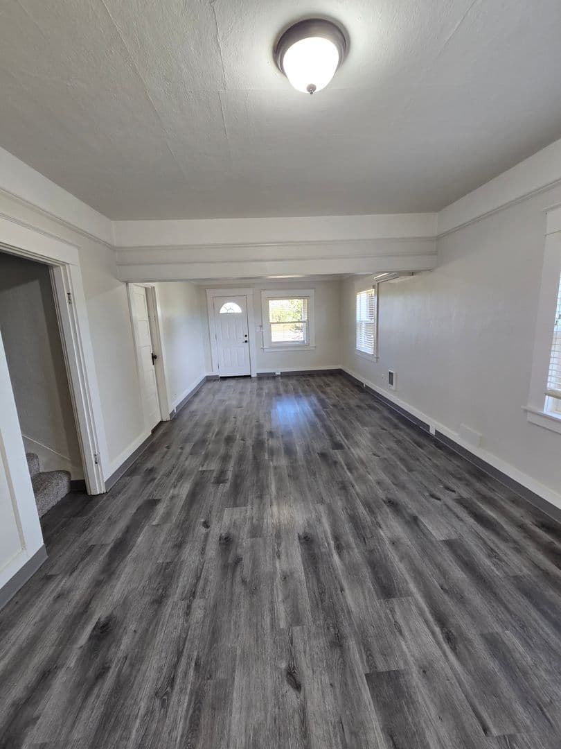 Albany House: 29626 Highway 34 SW
