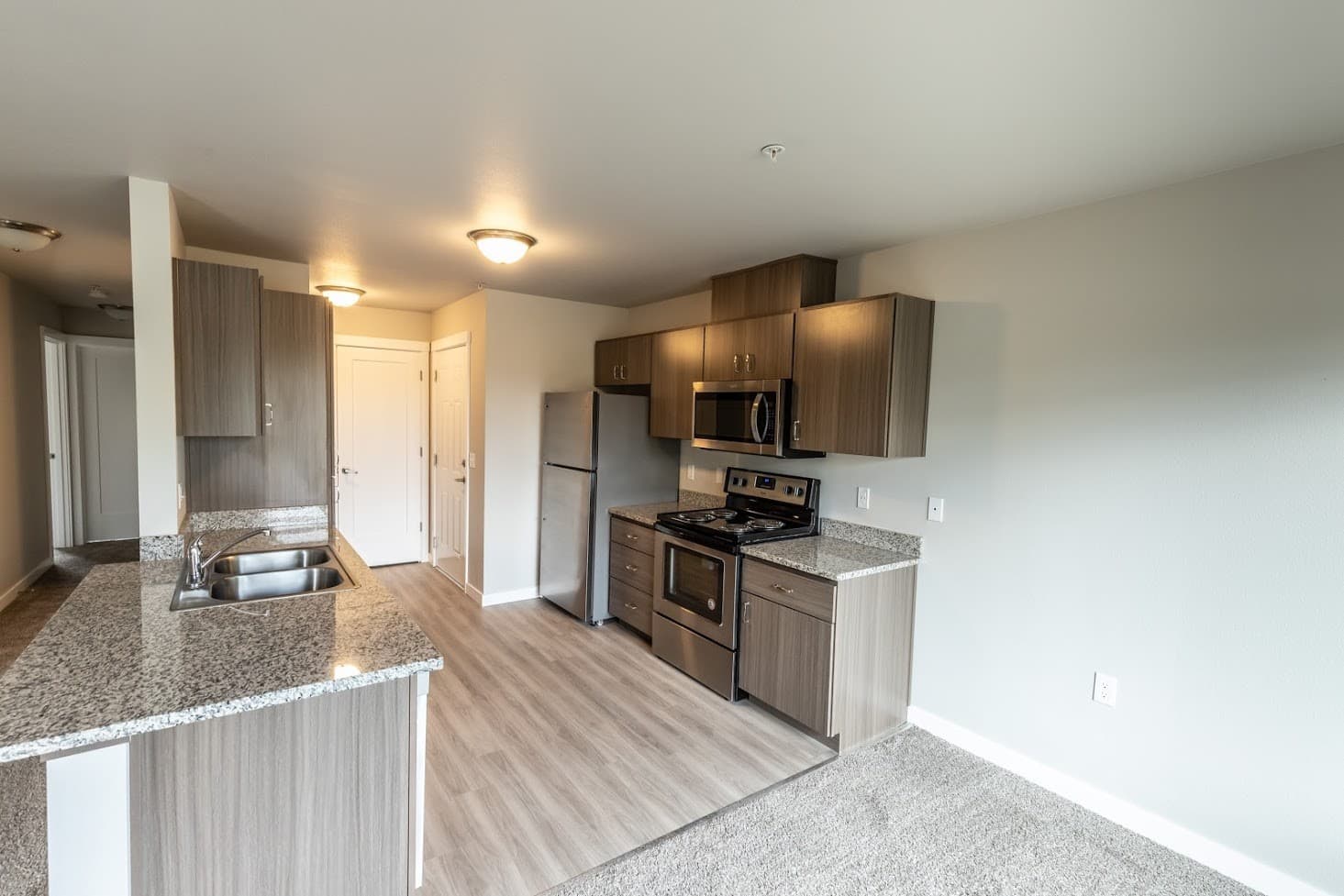 McMinnville Apartment: 240 NE Fircrest Drive #105