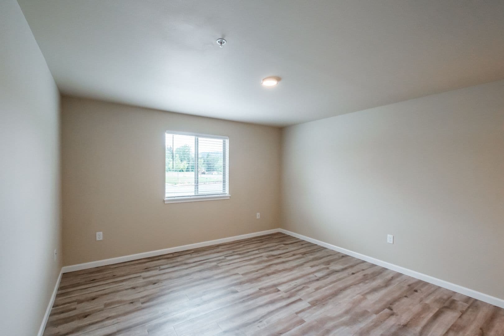 Sweet Home Apartment: 1200 38th Ave