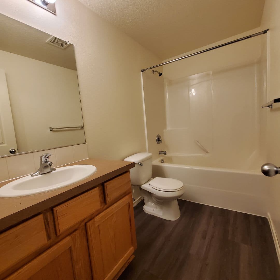 Monmouth Apartment: Meadow Ridge Ave