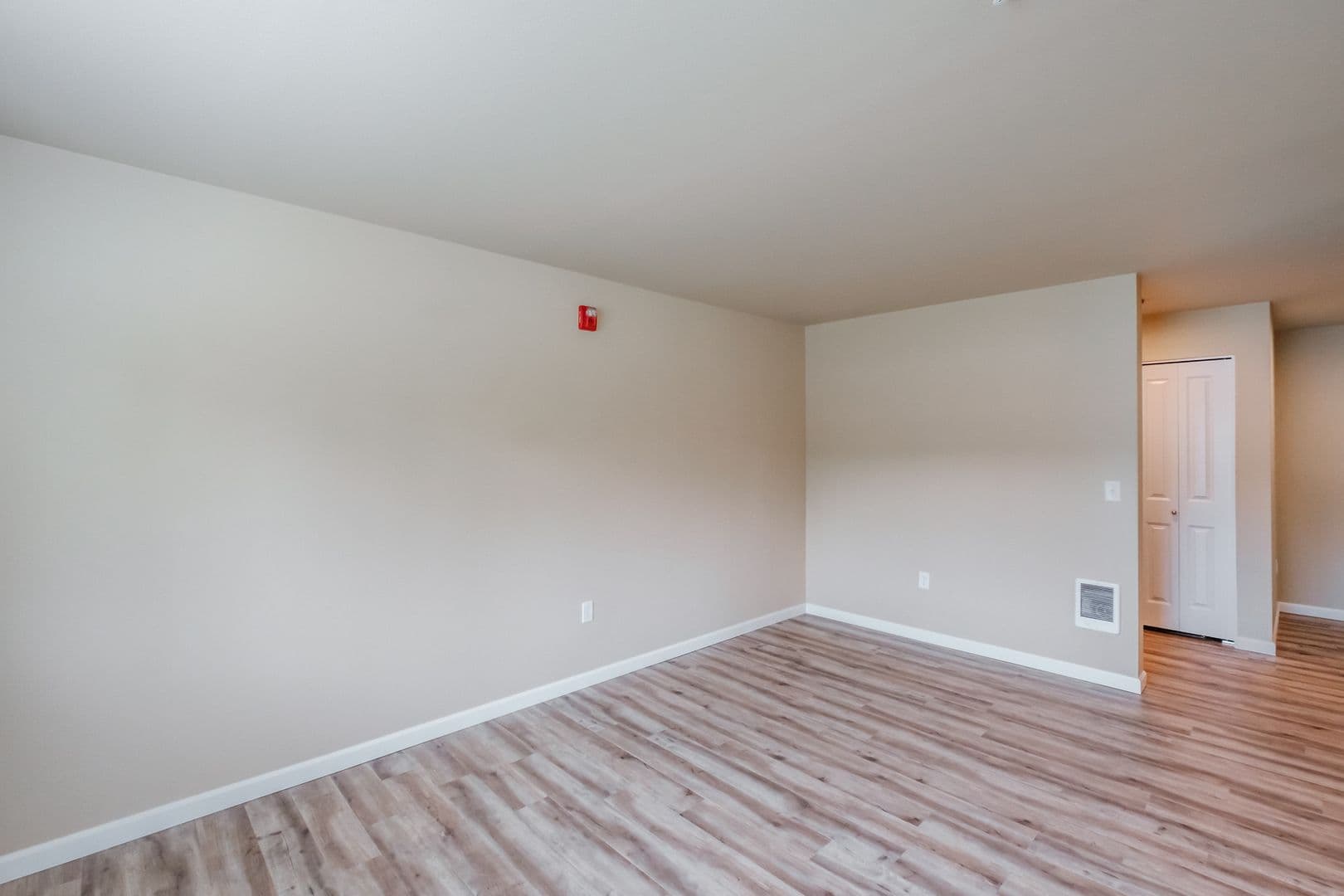 Sweet Home Apartment: 1200 38th Ave