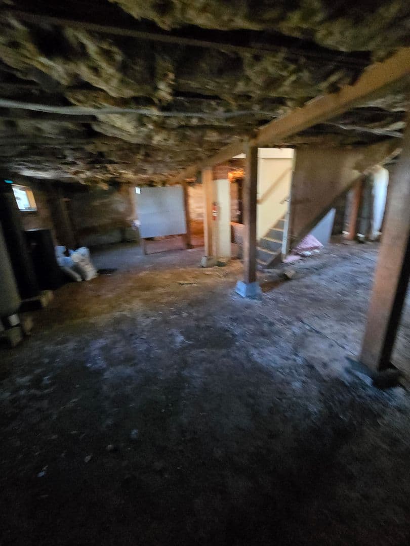 Albany House: 29626 Highway 34 SW