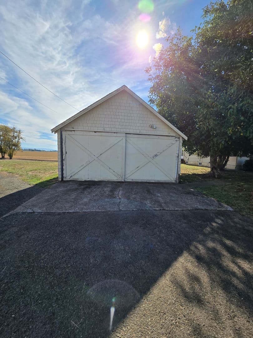 Albany House: 29626 Highway 34 SW