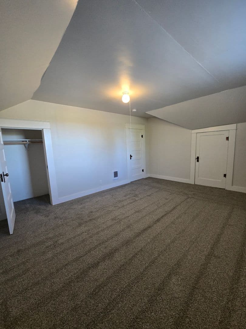 Albany House: 29626 Highway 34 SW