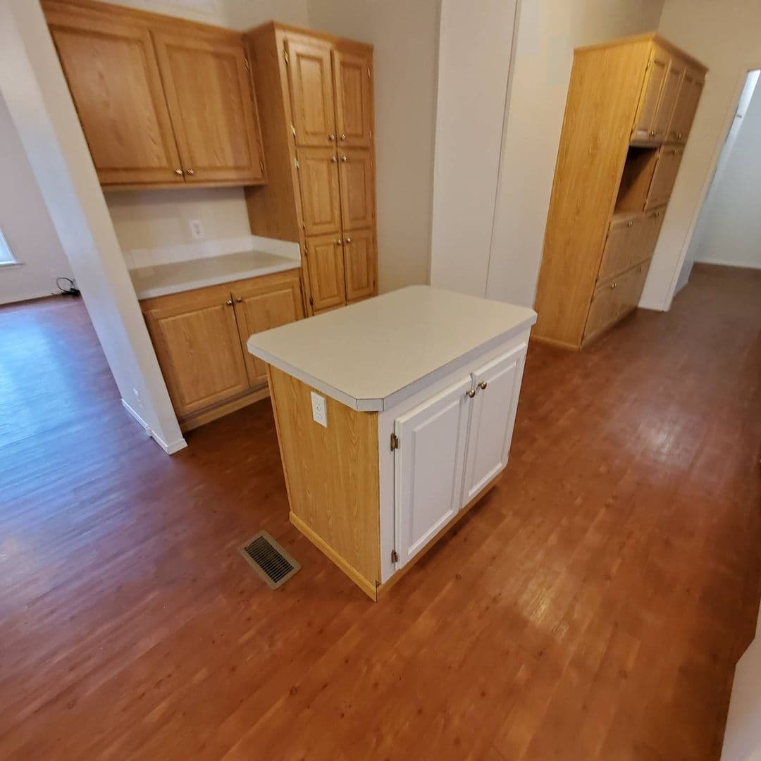Tangent Condo: 33175 McFarland Road