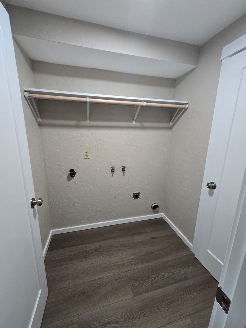 Albany Apartment: 3717 & 3719 Burkhart St. SE