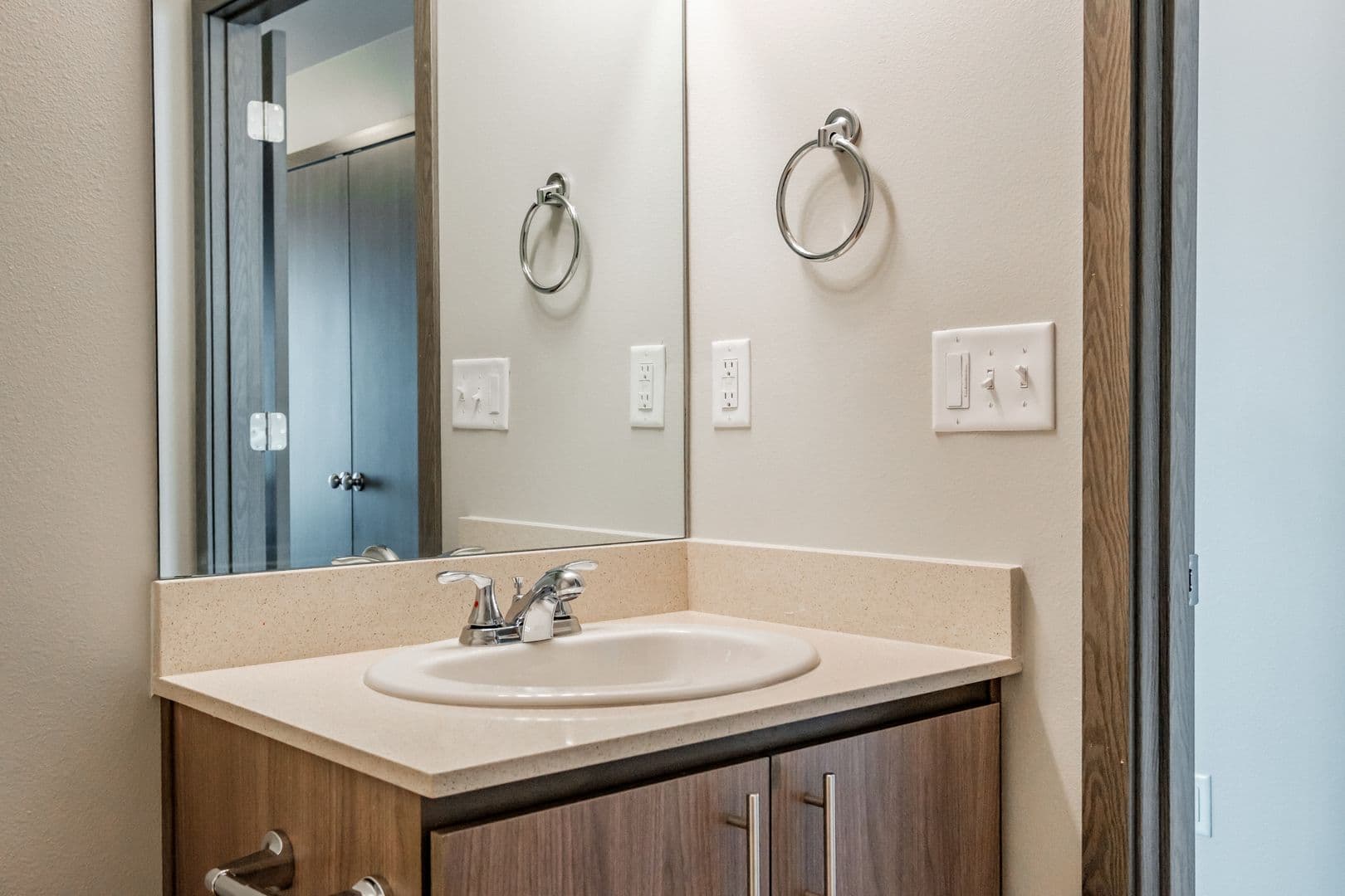 Salem Apartment: 178-210 SE Lancaster Dr.