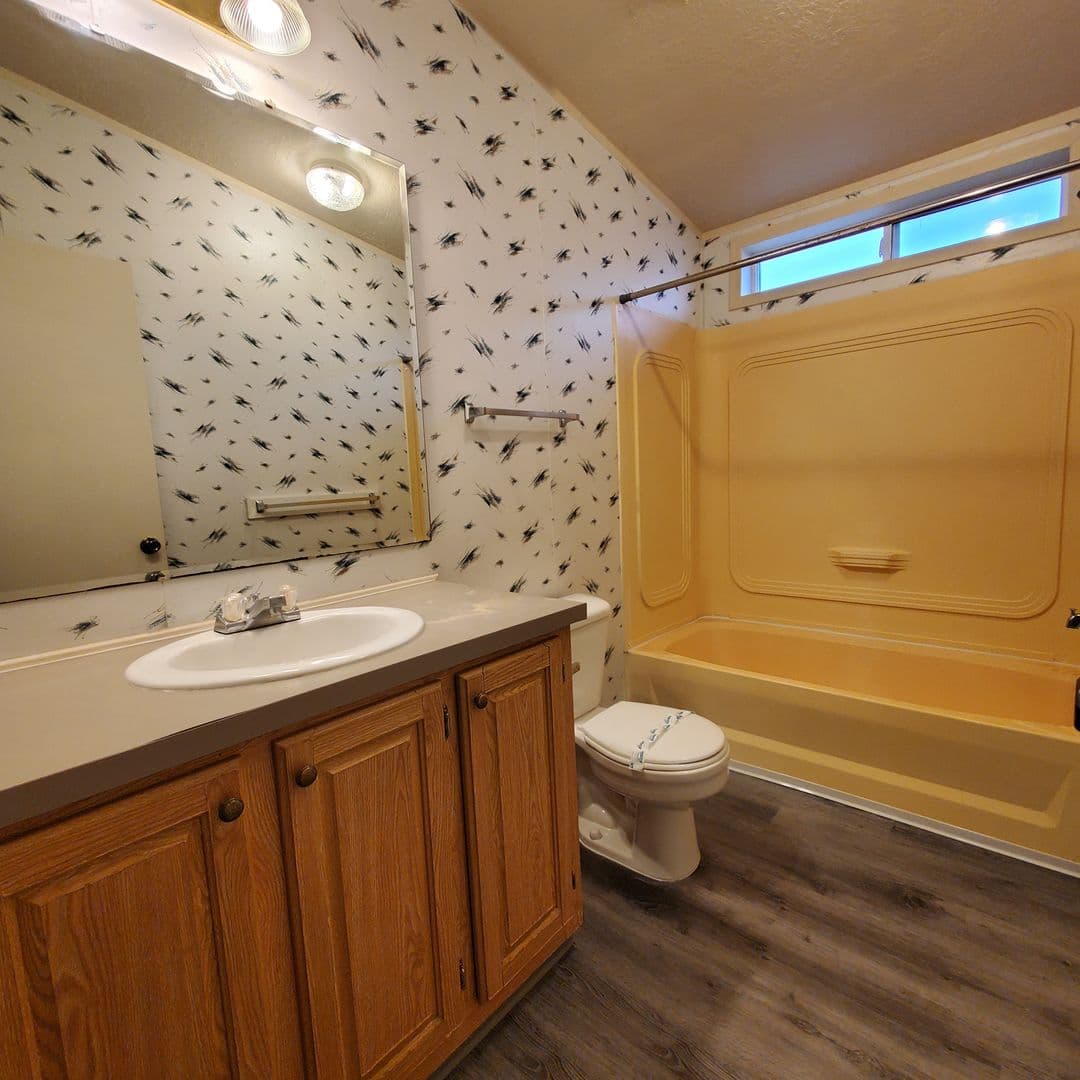 Tangent Condo: 33175 McFarland Road
