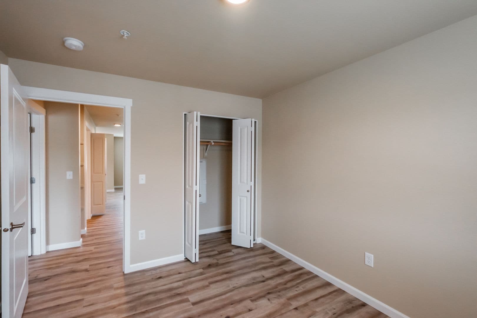 Sweet Home Apartment: 1200 38th Ave