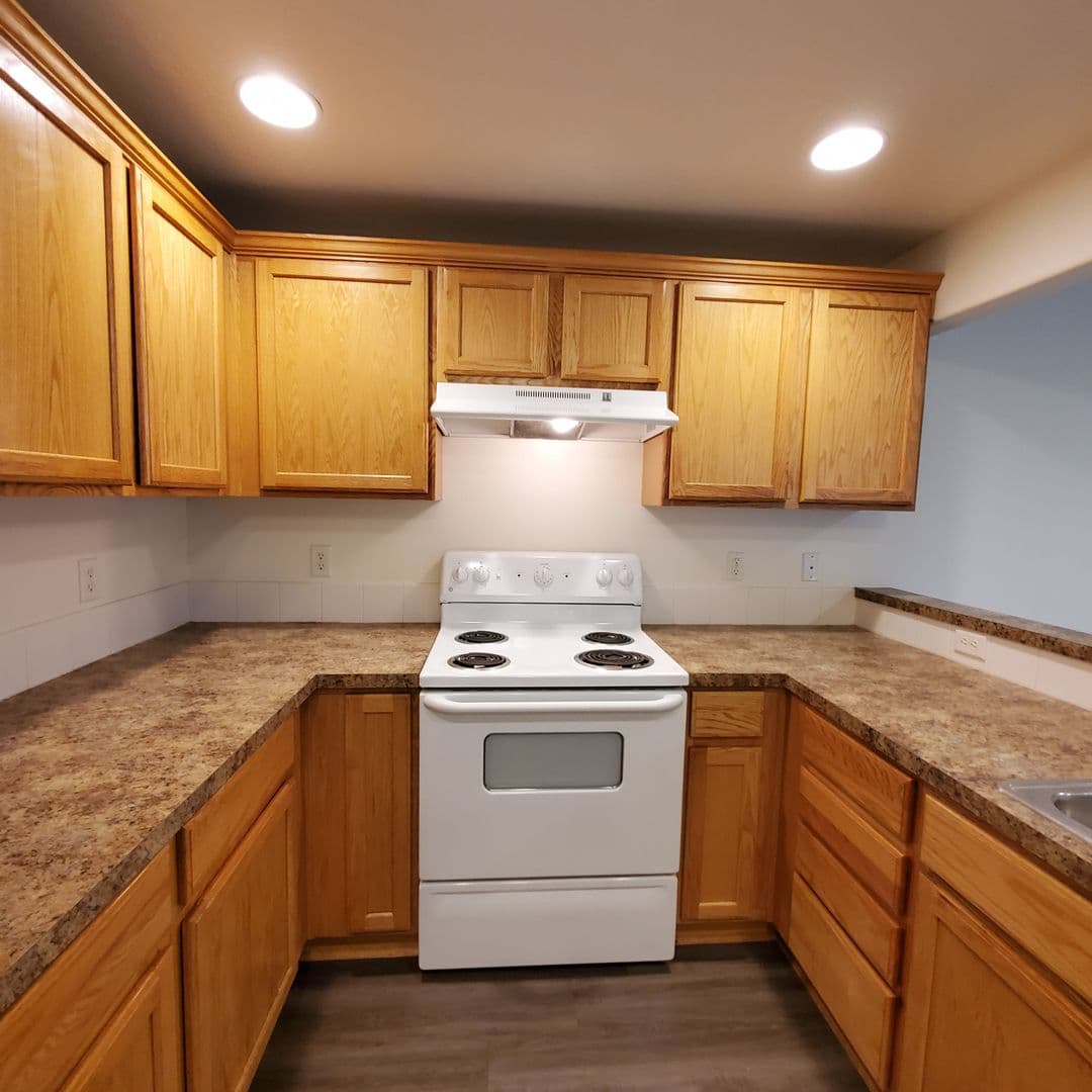 Monmouth Apartment: Meadow Ridge Ave