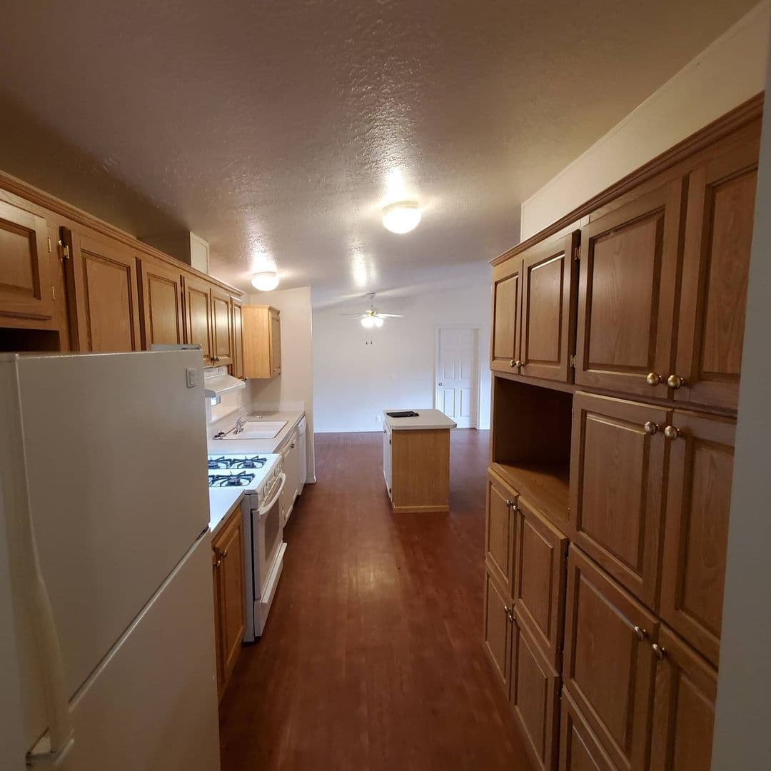 Tangent Condo: 33175 McFarland Road