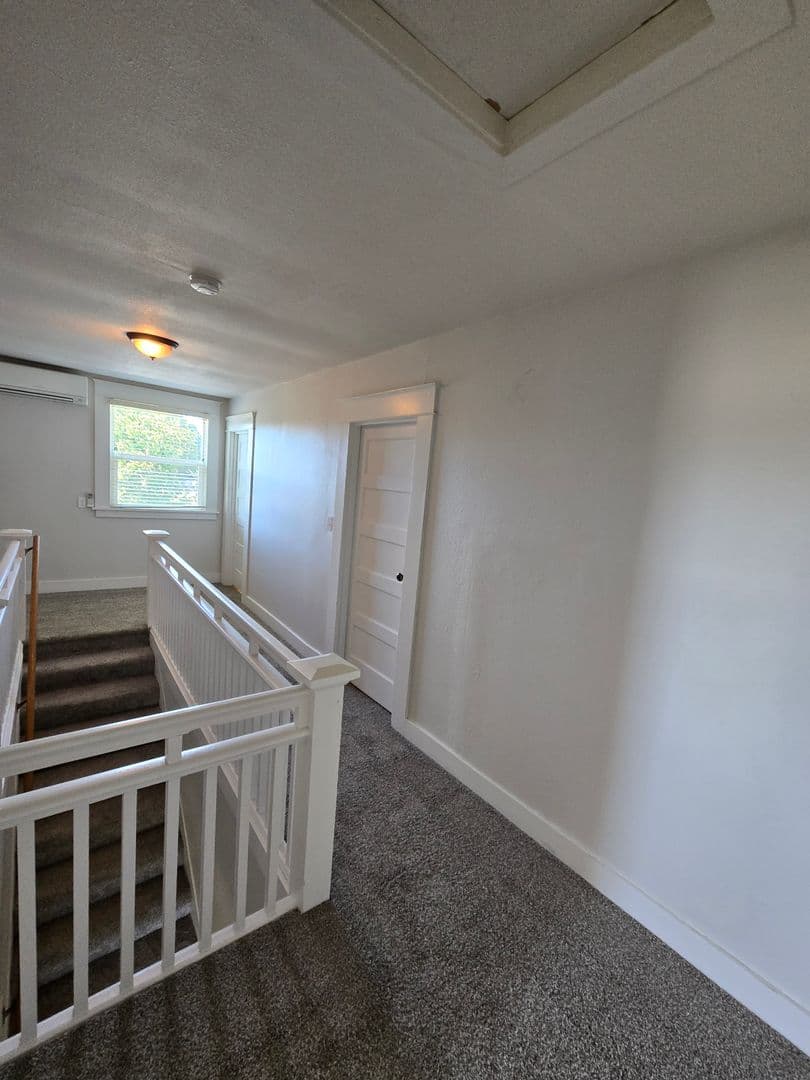 Albany House: 29626 Highway 34 SW