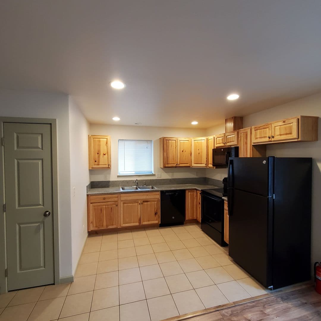 Lebanon Apartment: 2711 & 2713 Birch St.