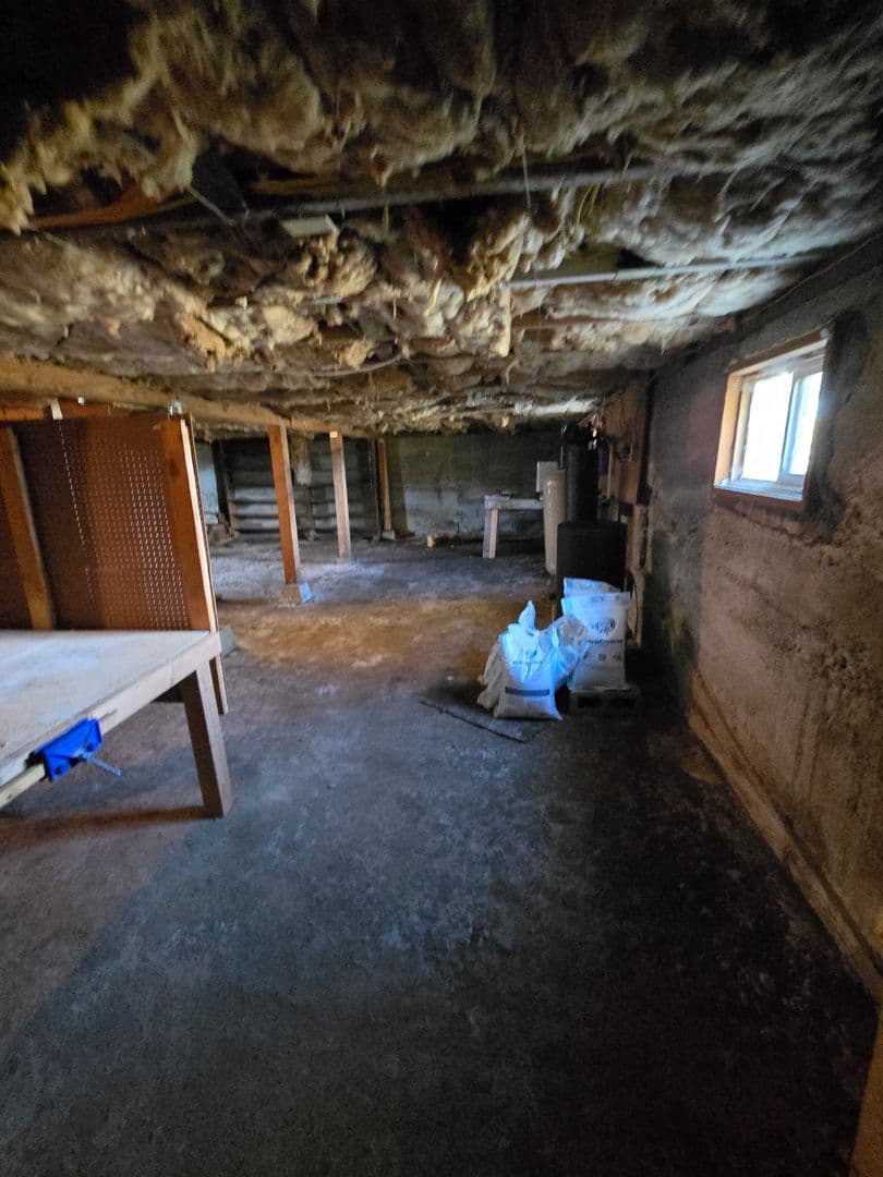 Albany House: 29626 Highway 34 SW