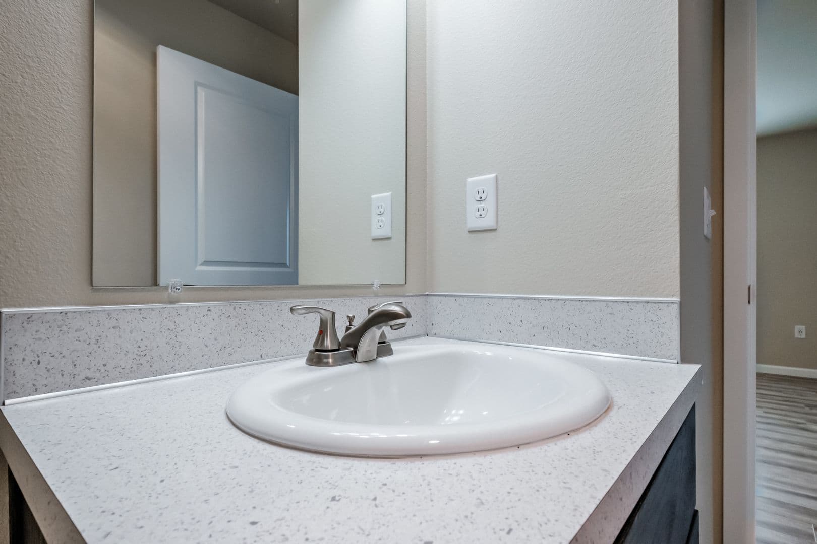 Sweet Home Apartment: 1200 38th Ave