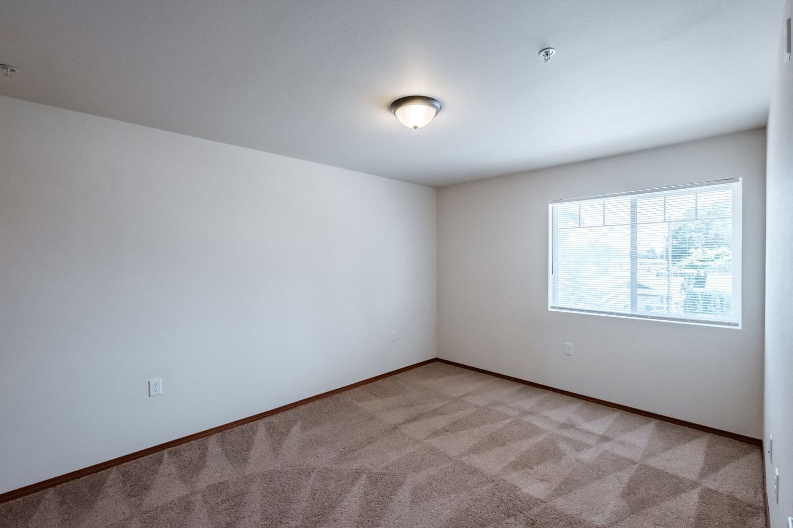 Salem Apartment: 4470 Conser Way NE