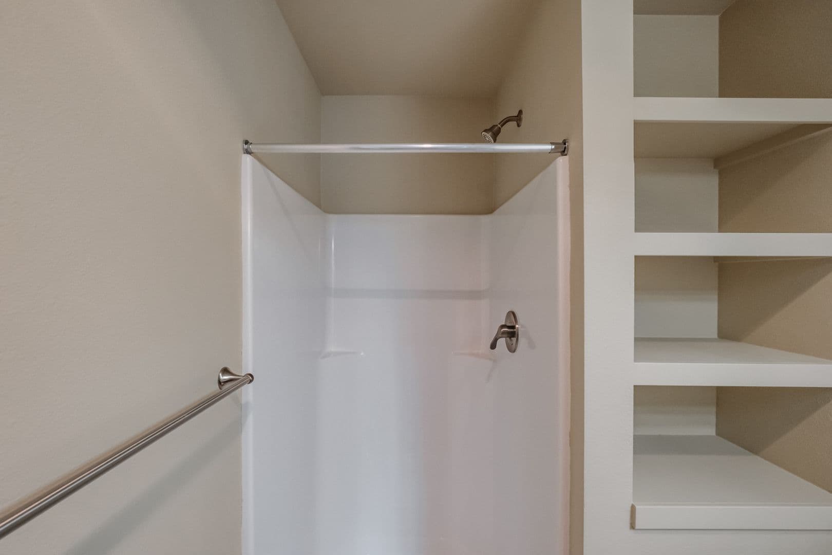 Sweet Home Apartment: 1200 38th Ave
