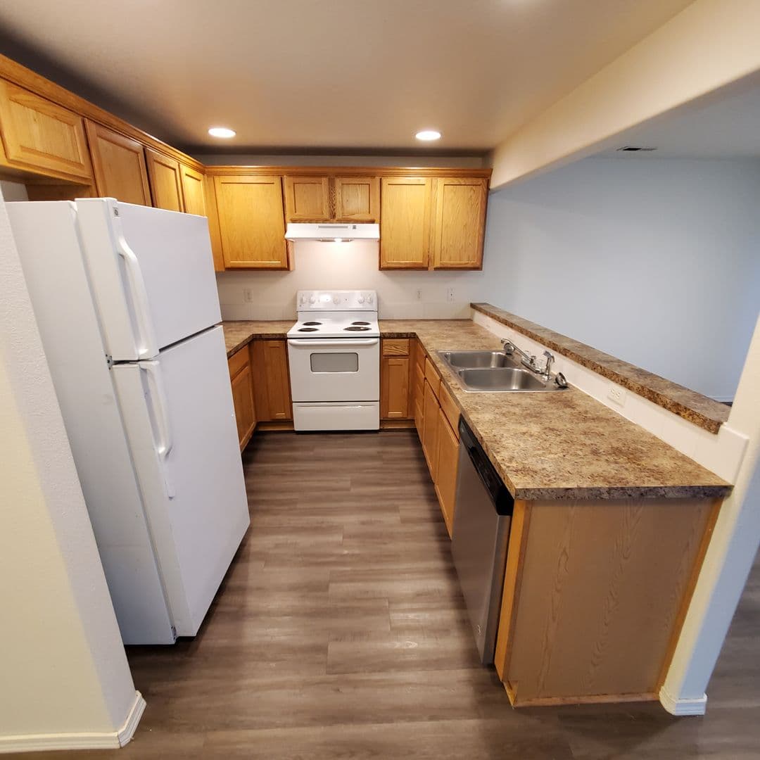 Monmouth Apartment: Meadow Ridge Ave