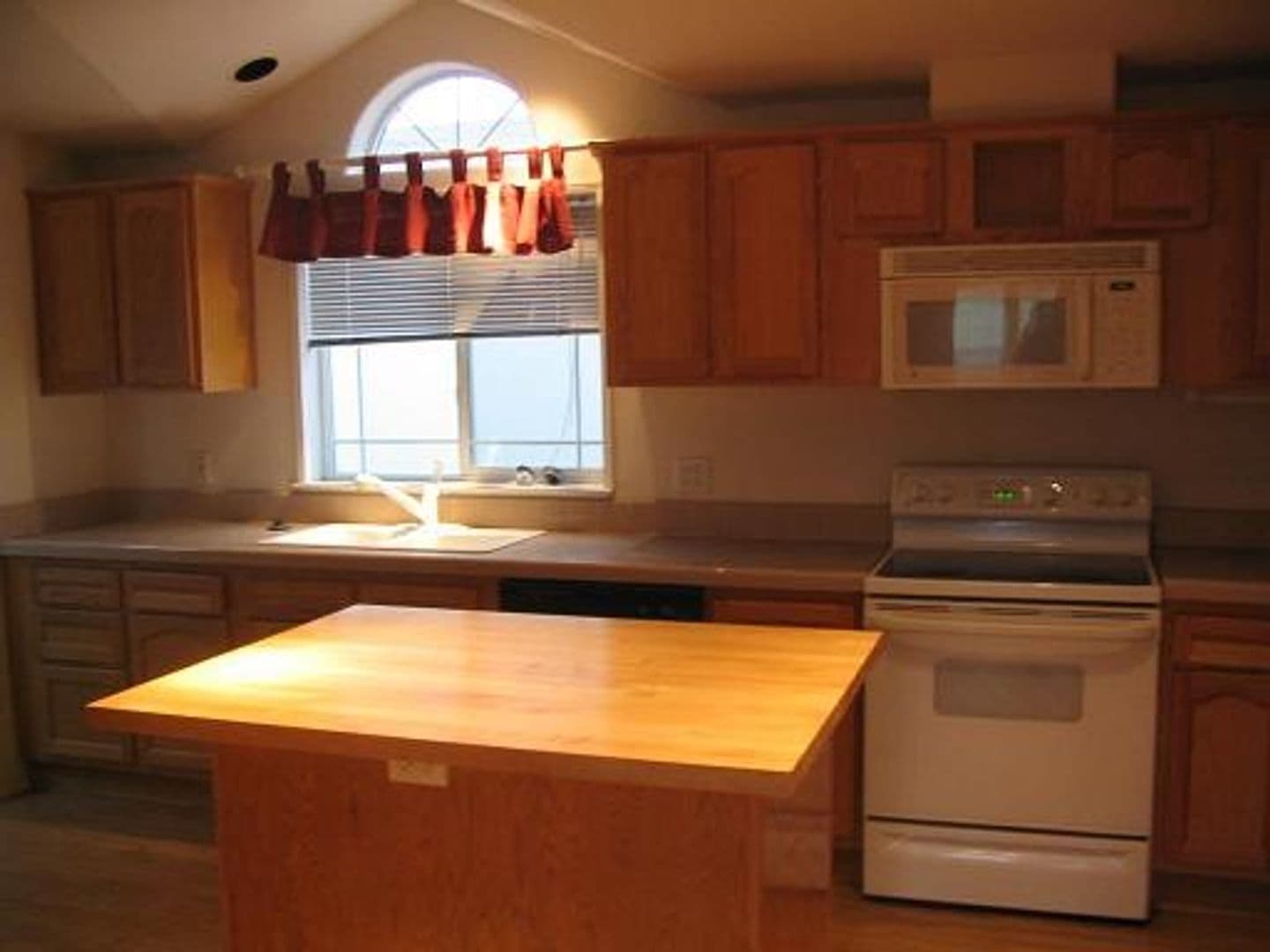 Tangent Condo: 33175 McFarland Road