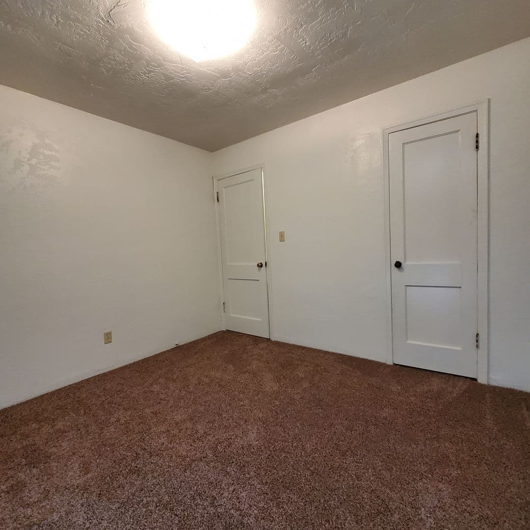 Albany Townhome: 2005 5th Ave SE