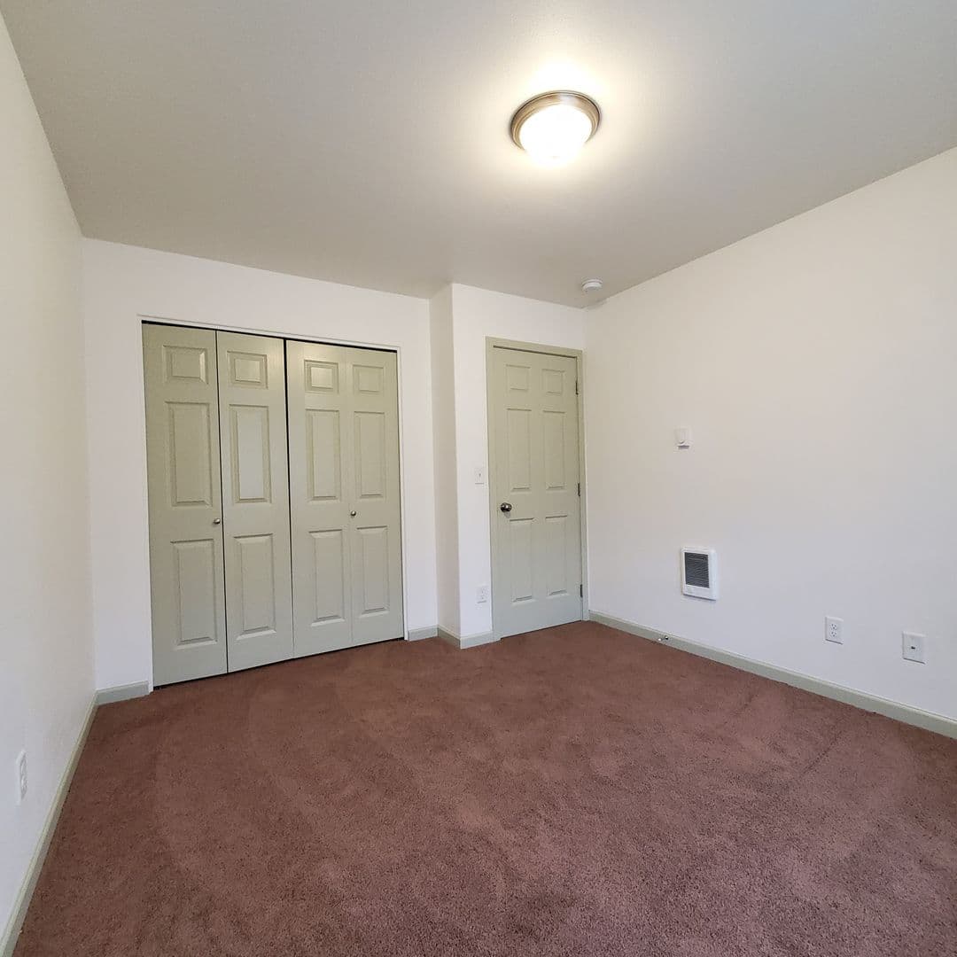 Lebanon Apartment: 2711 & 2713 Birch St.