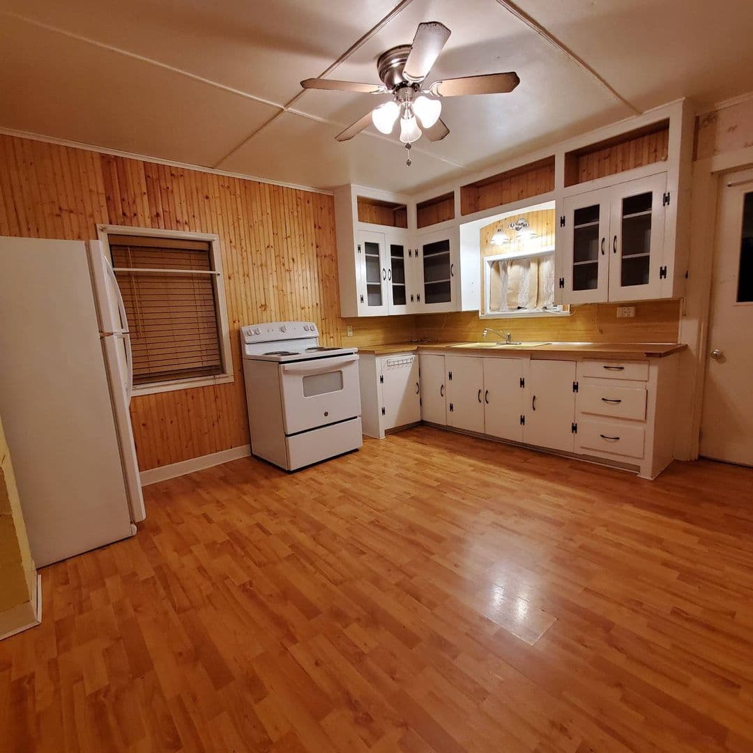 Brownsville House: 199 Locust Ave