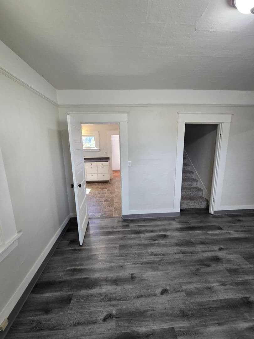 Albany House: 29626 Highway 34 SW