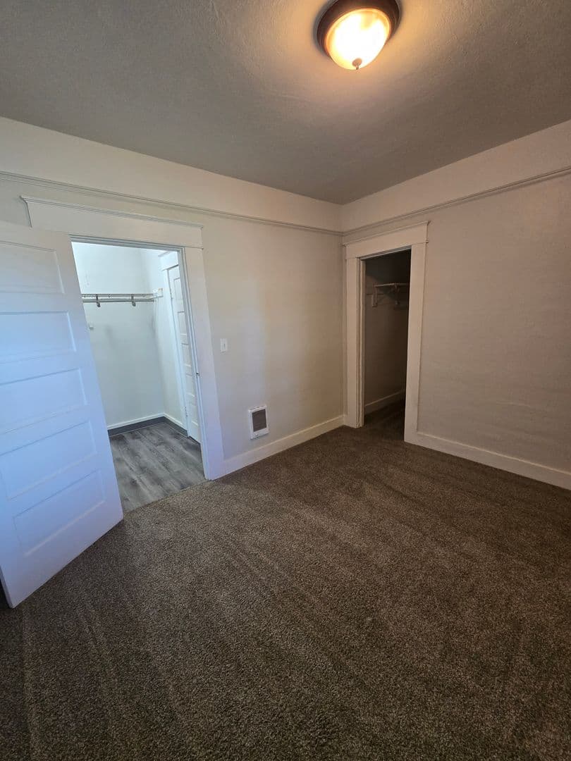 Albany House: 29626 Highway 34 SW