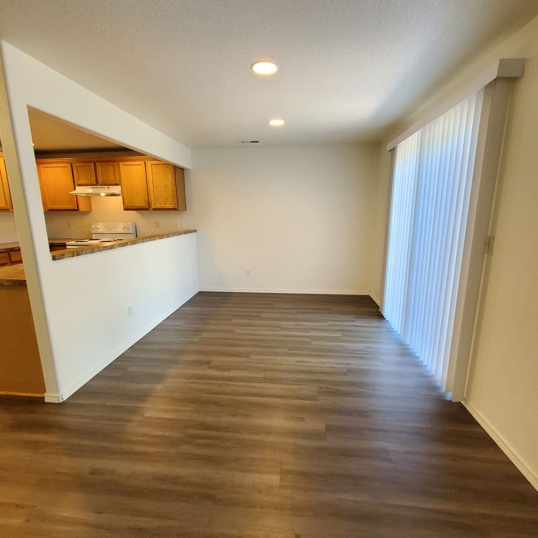 Monmouth Apartment: Meadow Ridge Ave