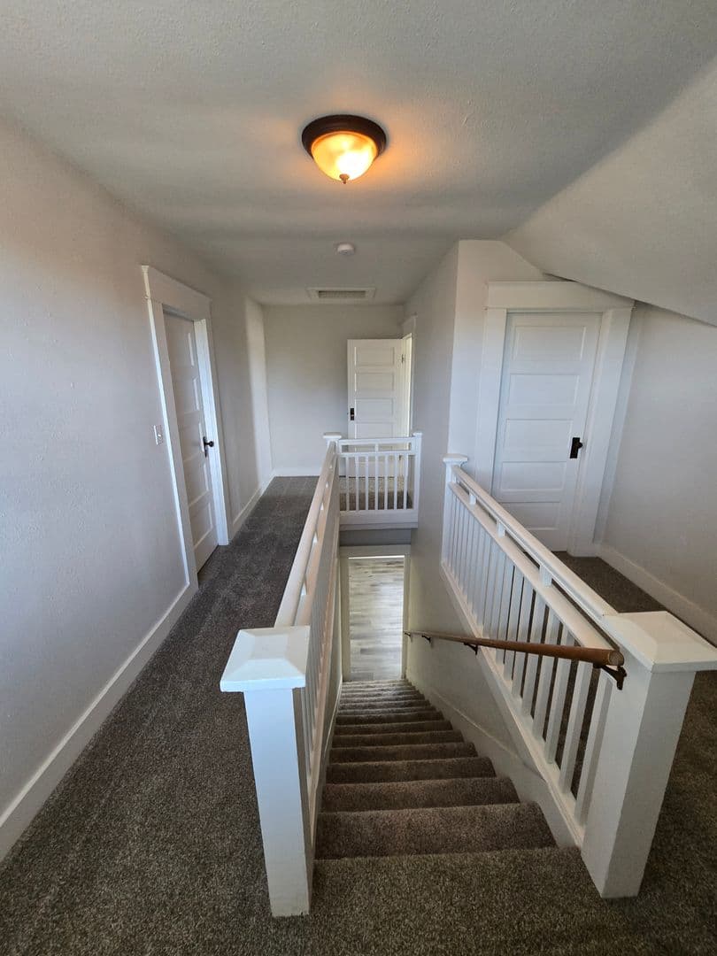 Albany House: 29626 Highway 34 SW