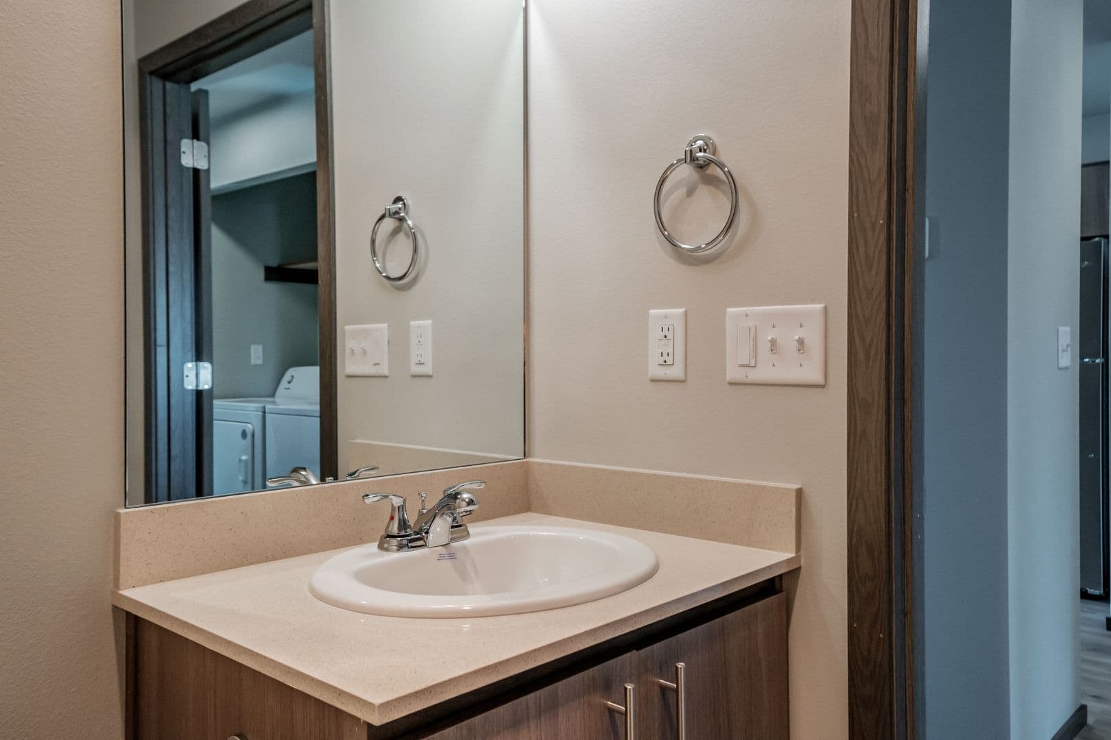 Salem Apartment: 4712 Silverton Rd NE