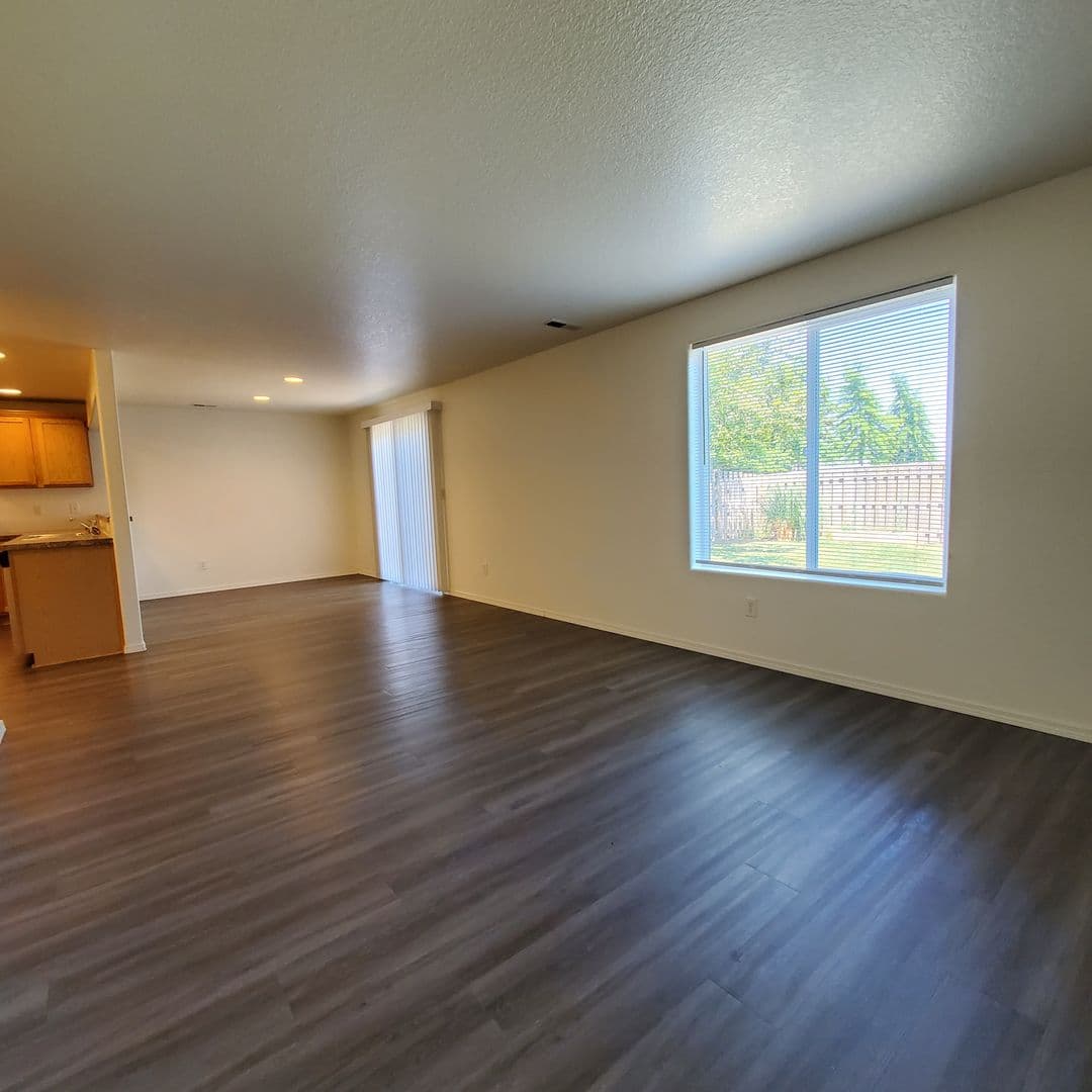 Monmouth Apartment: Meadow Ridge Ave