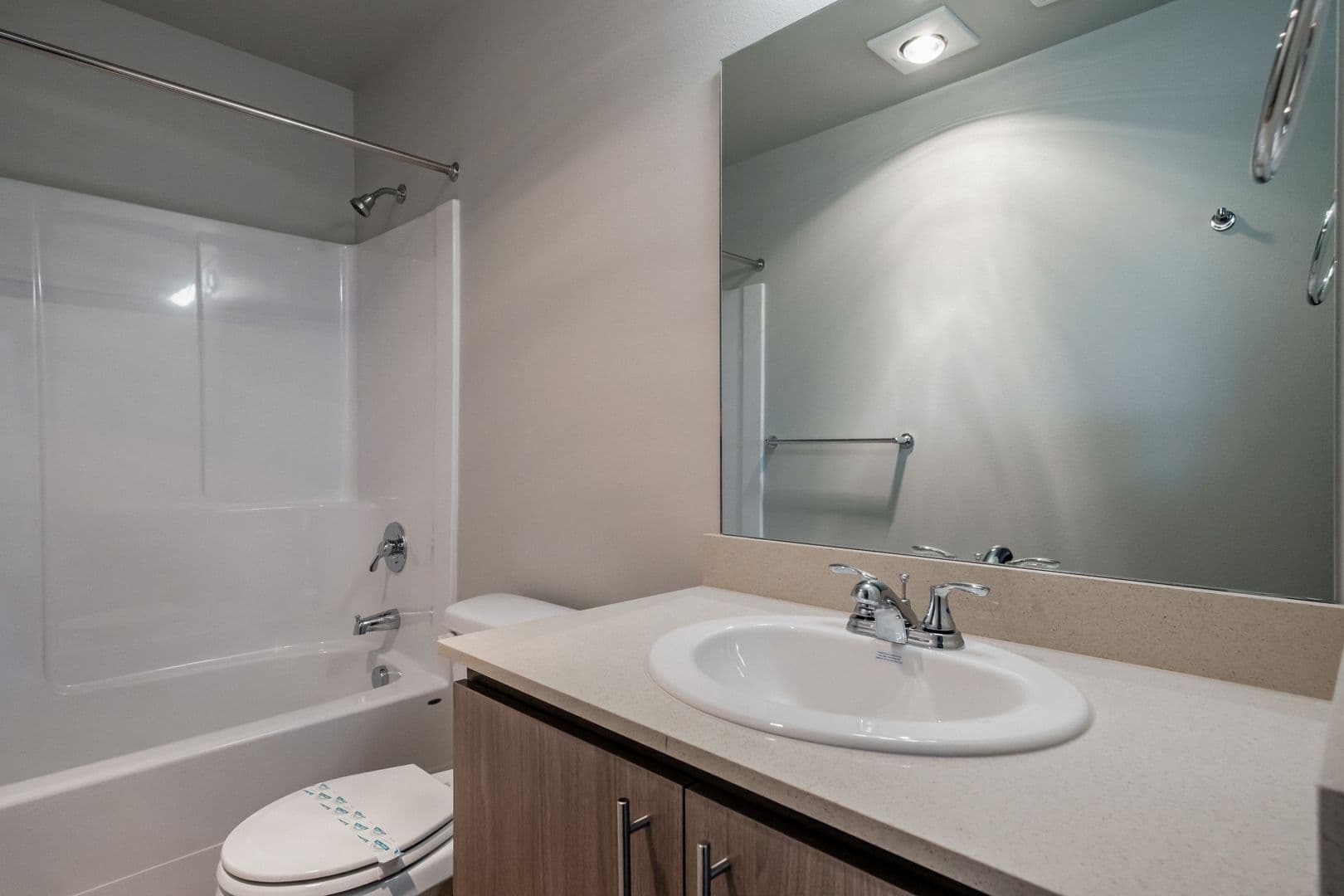 Salem Apartment: 4712 Silverton Rd NE